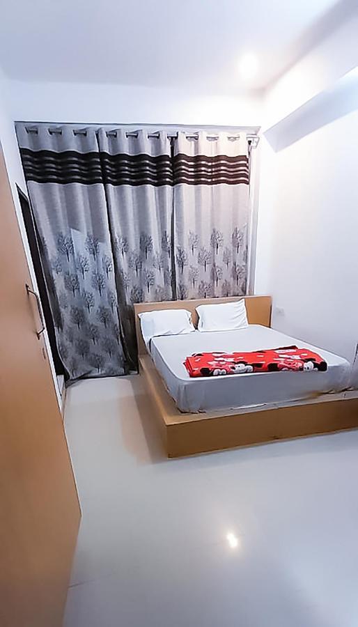 Roomshala 110 Hotel Mulaqaat - Shiv Nadar University Dadri Exterior foto