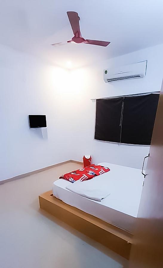 Roomshala 110 Hotel Mulaqaat - Shiv Nadar University Dadri Exterior foto